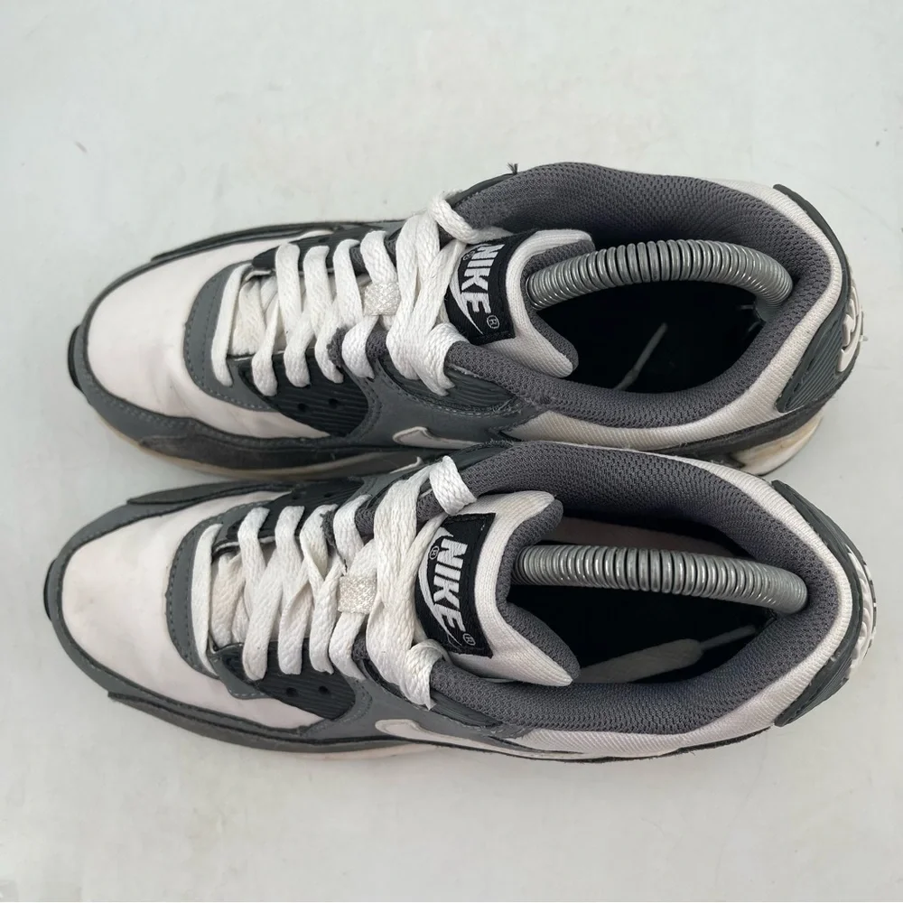Nike Unisex Kids Air Max 90-SZ 7 Youth -Grey White Basketball Shoes Sneakers